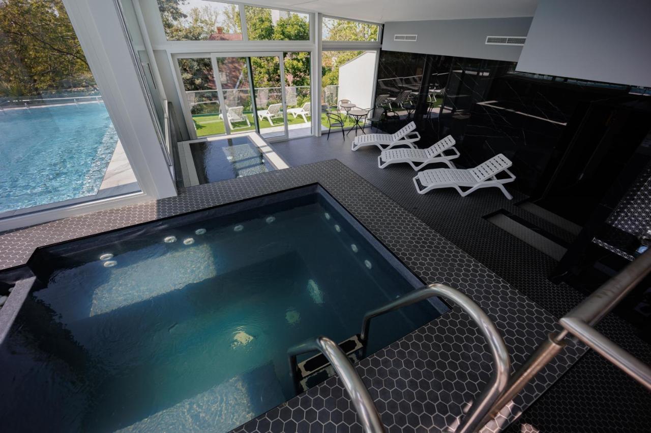 Villa Bauhaus Wellness Apartman ชิโอฟก ภายนอก รูปภาพ