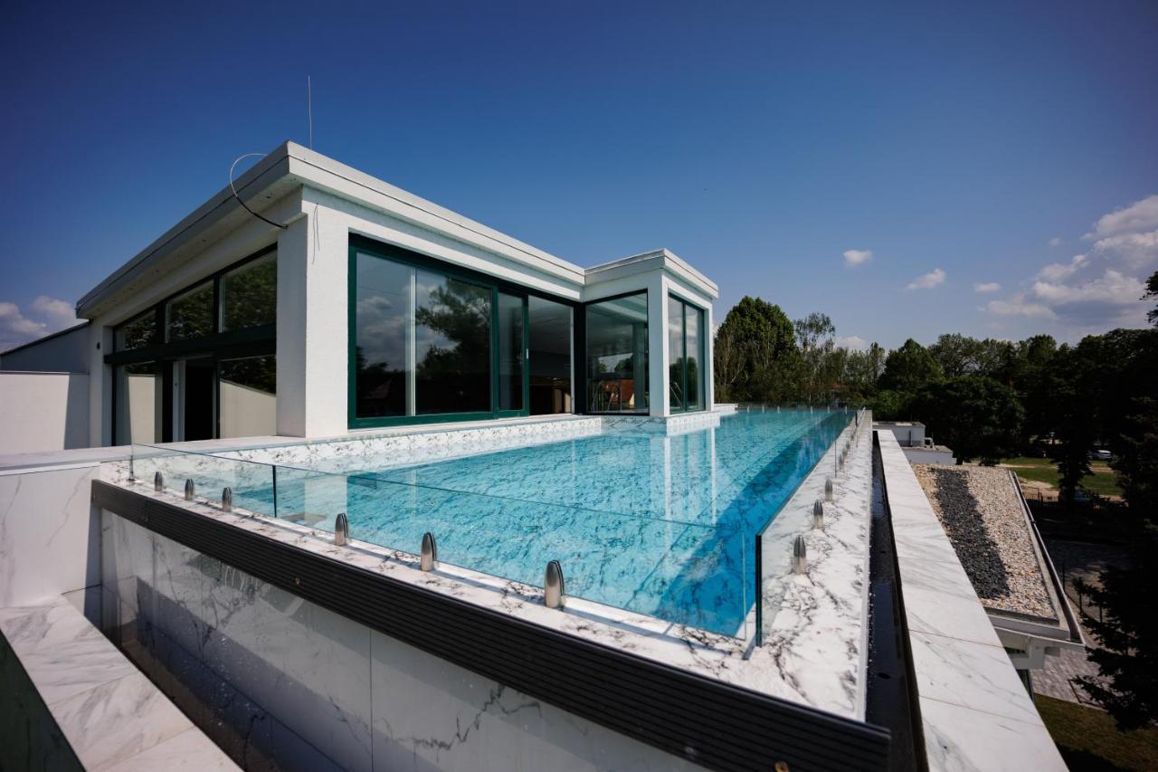 Villa Bauhaus Wellness Apartman ชิโอฟก ภายนอก รูปภาพ